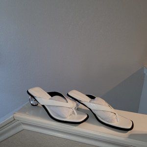 Thong sandals